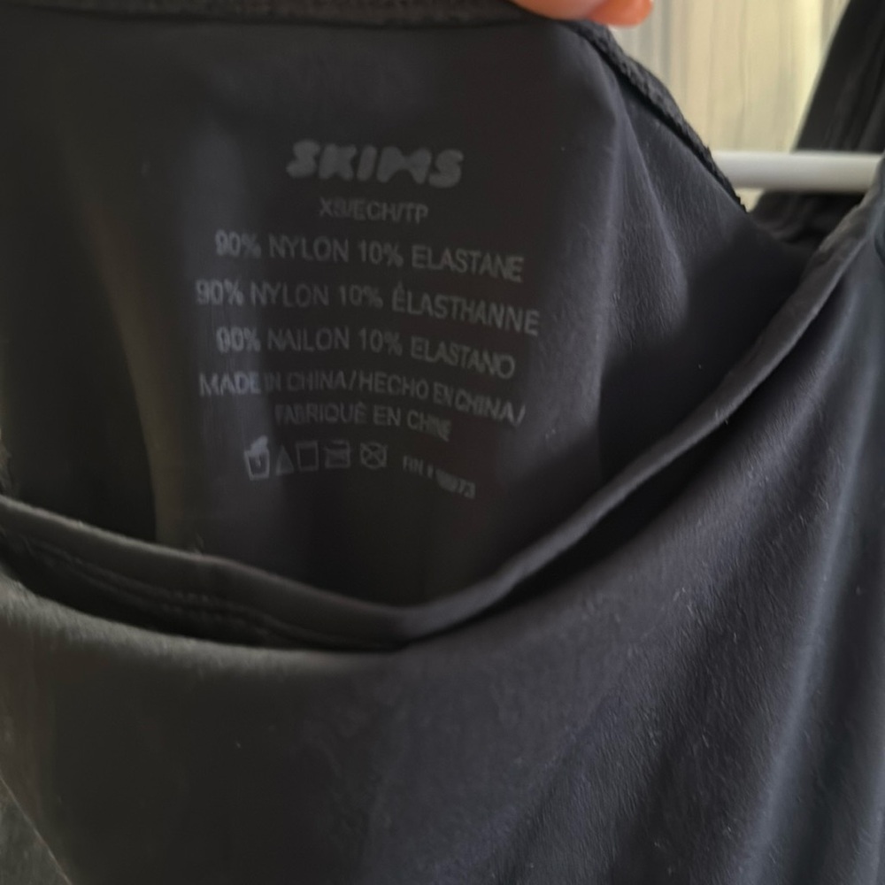 SKIMS Soft Smoothing Seamless Off The Shoulder Top - Picture 9 of 9